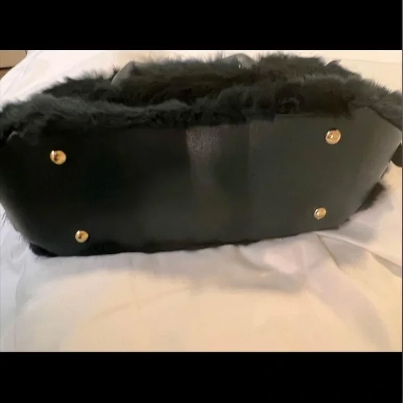 Authentic Salvatore Ferragamo rabbit fur green bag with crossbody strap - Picture 4 of 7